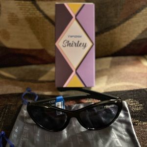 NWT. Tifosi Shirley Sunglasses.